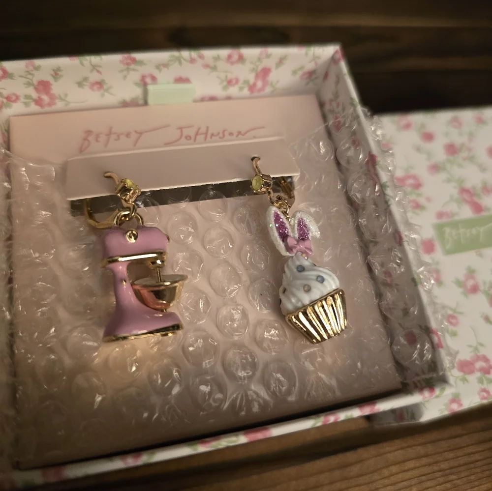 Betsey JohnsonSpring Bunny Cupcake Mismatch Drop Earrings - Picture 9 of 14